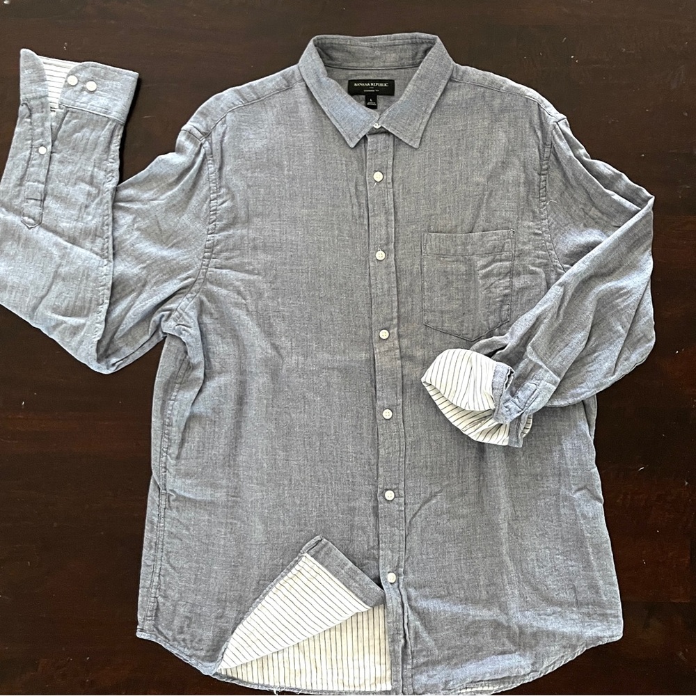 Banana Republic Men’s Light Blue Casual Button-Down Shirt